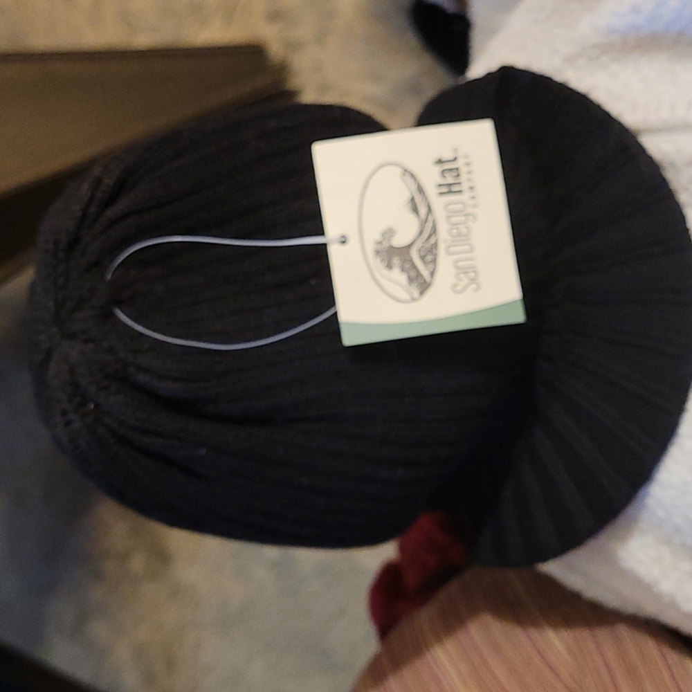 Hat - Picture 3 of 4